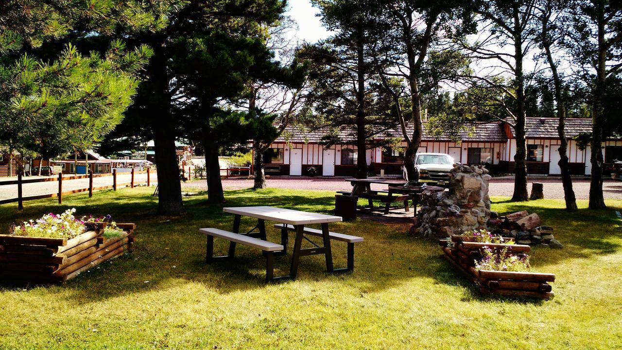 East Glacier Motel & Cabins East Glacier Park Village Екстер'єр фото