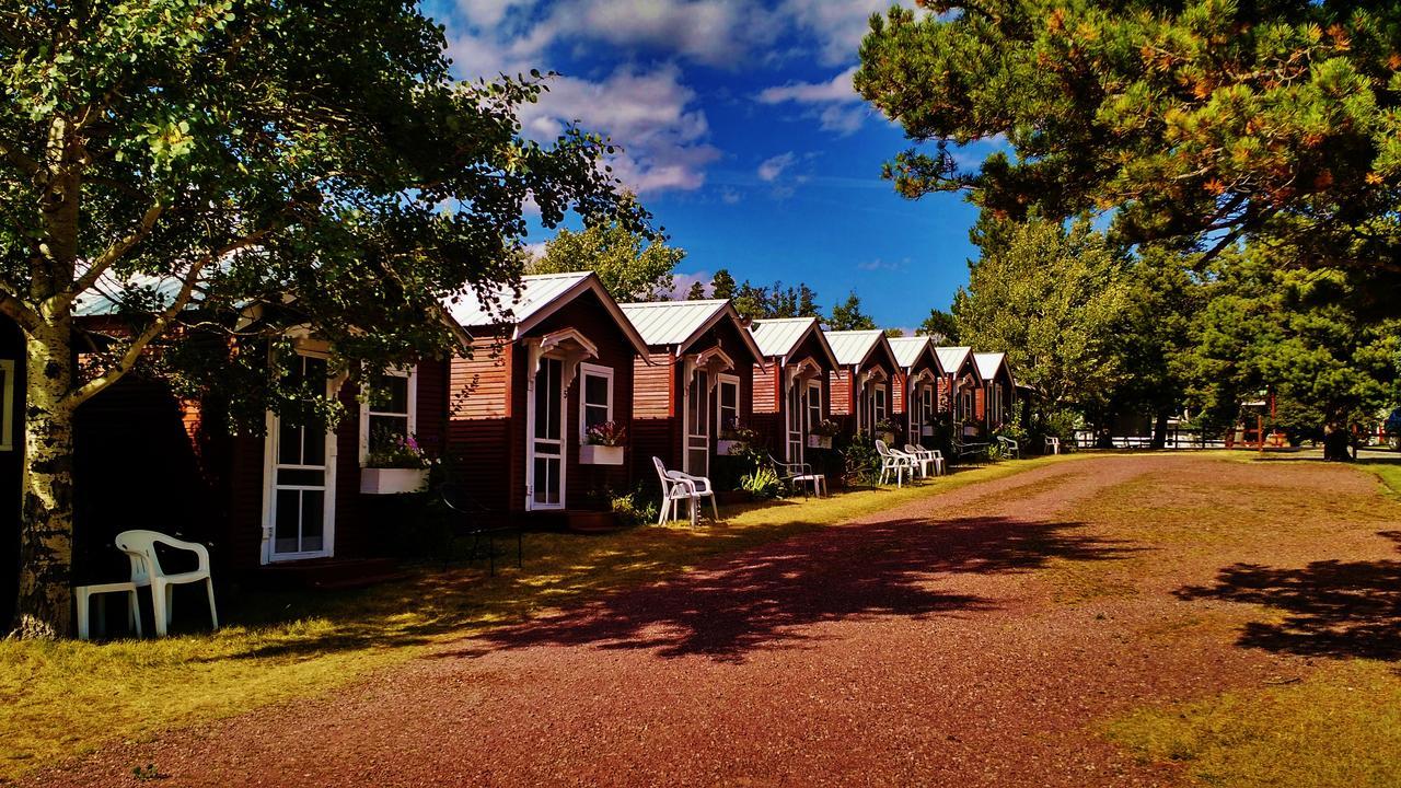 East Glacier Motel & Cabins East Glacier Park Village Екстер'єр фото