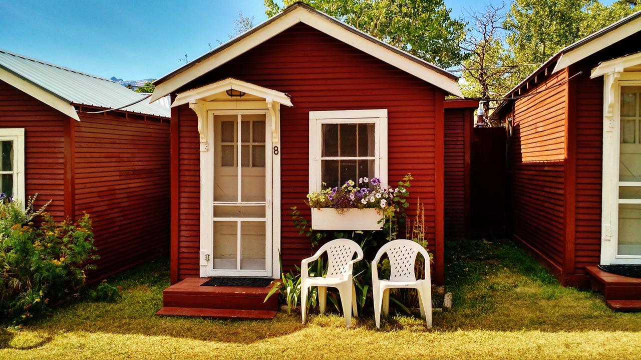 East Glacier Motel & Cabins East Glacier Park Village Екстер'єр фото