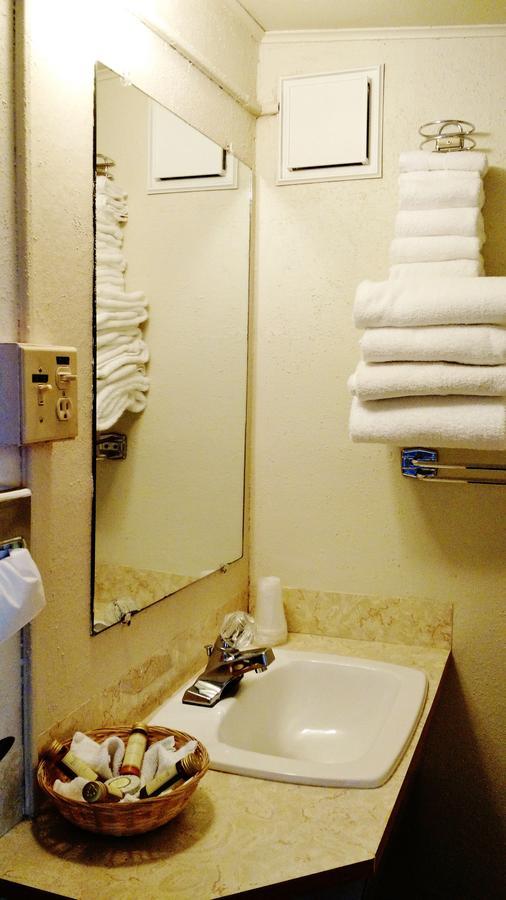 East Glacier Motel & Cabins East Glacier Park Village Екстер'єр фото