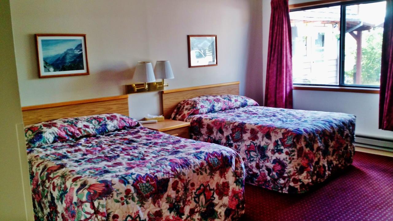 East Glacier Motel & Cabins East Glacier Park Village Екстер'єр фото