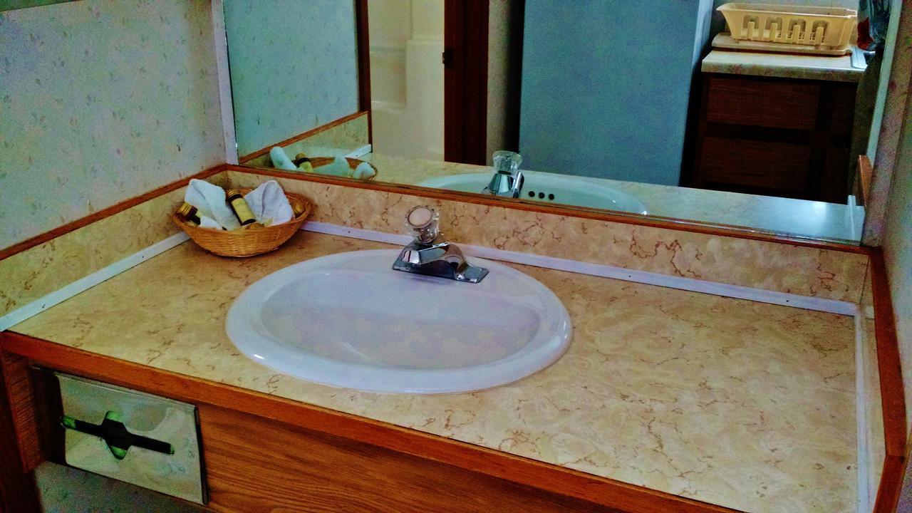 East Glacier Motel & Cabins East Glacier Park Village Екстер'єр фото