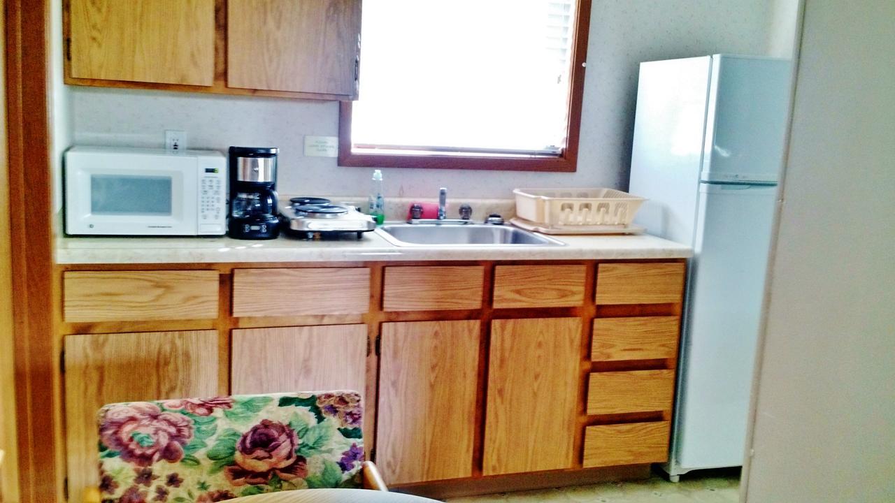 East Glacier Motel & Cabins East Glacier Park Village Екстер'єр фото