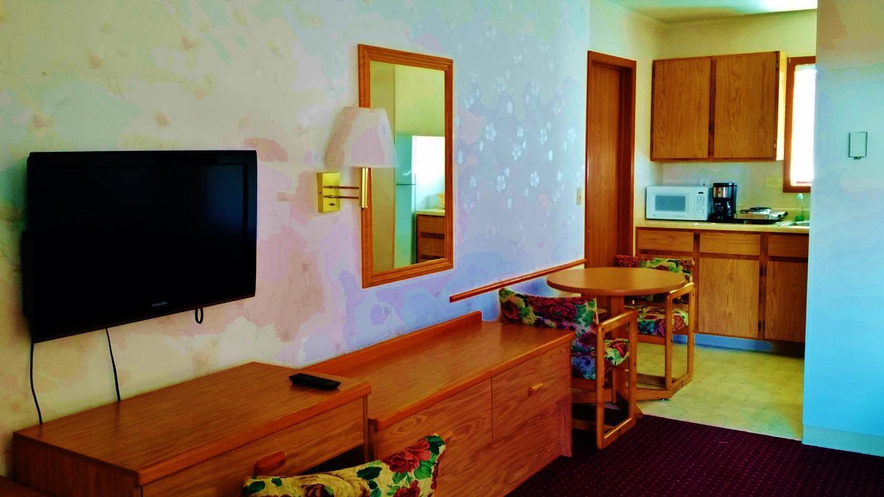 East Glacier Motel & Cabins East Glacier Park Village Екстер'єр фото